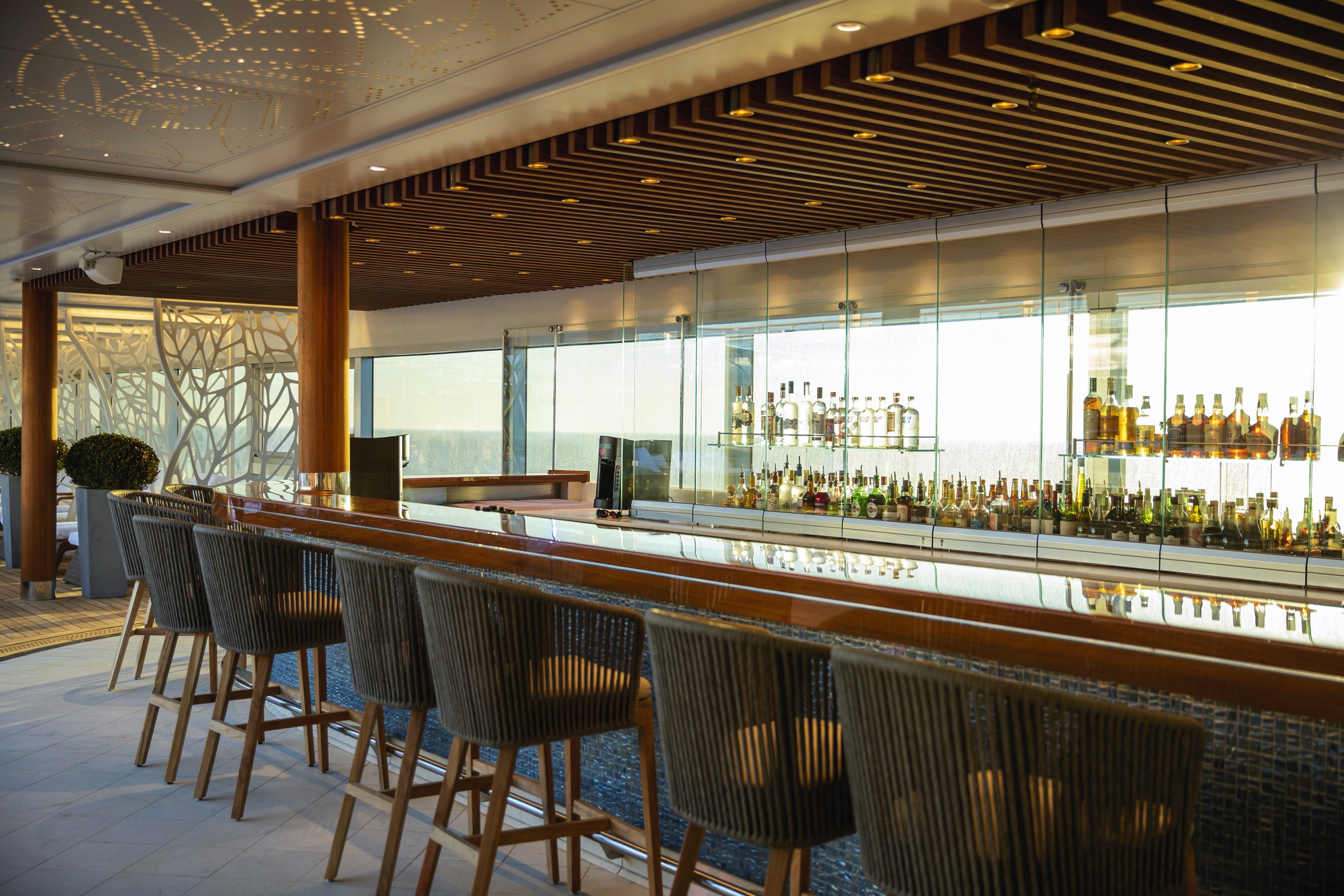 Seven Seas Splendor - Pool Bar